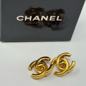 💯Authentic CHANEL CC Turnlock Gold plated Earrings